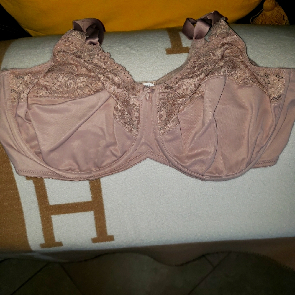 Women's Lilyette Bra Size 44D